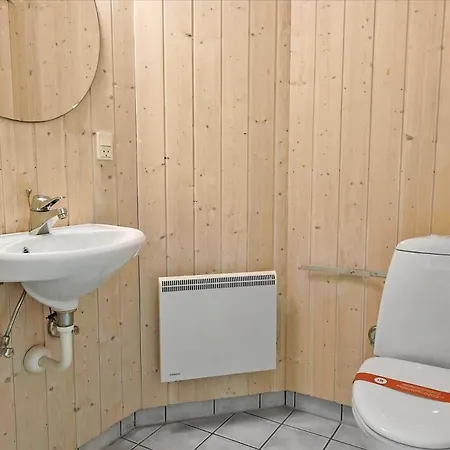 M141-vaeggerlose-baeverstien-62 * Bøtø By